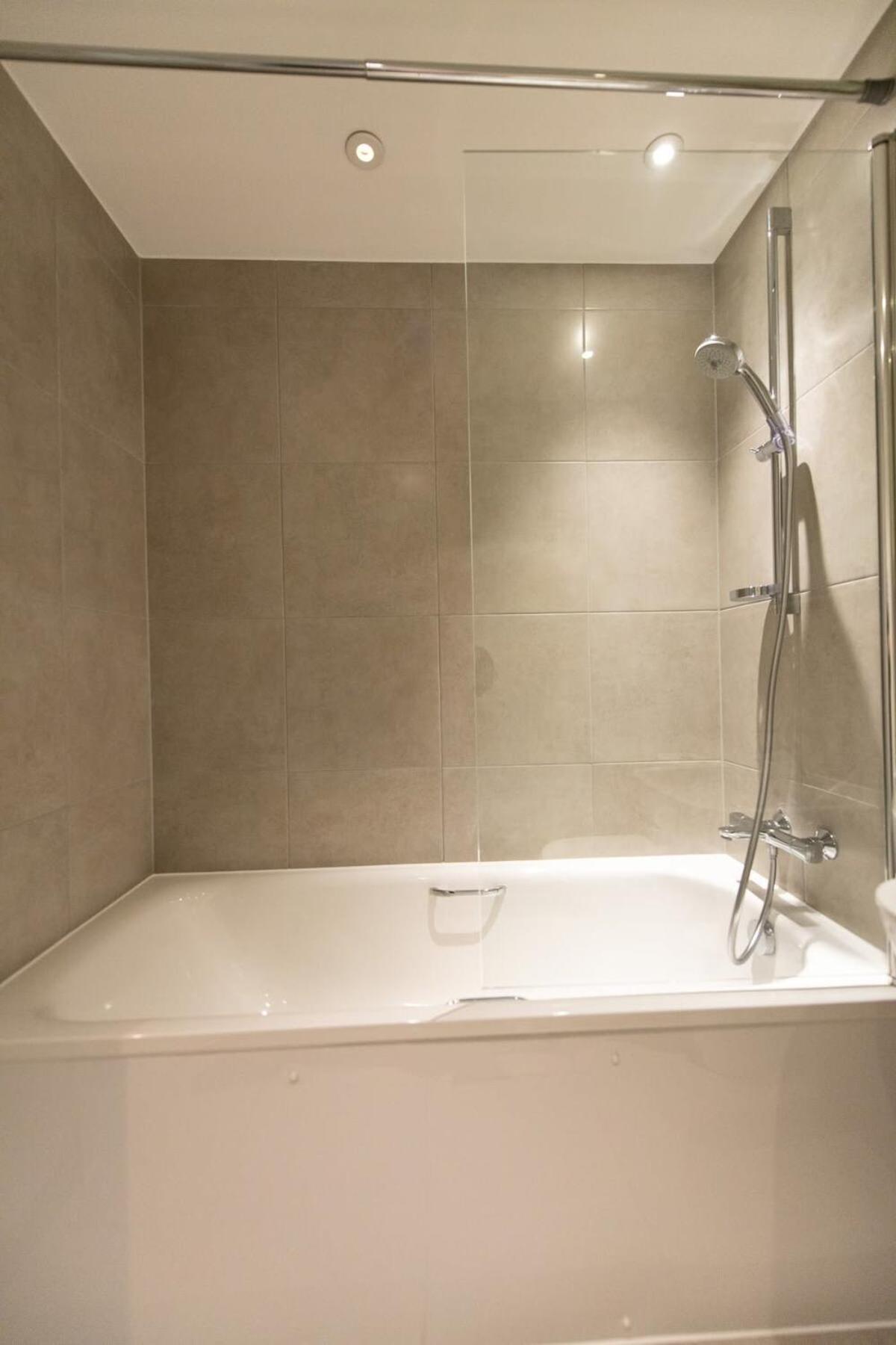 Fantastic 1 Bed Apartment In Crawley מראה חיצוני תמונה