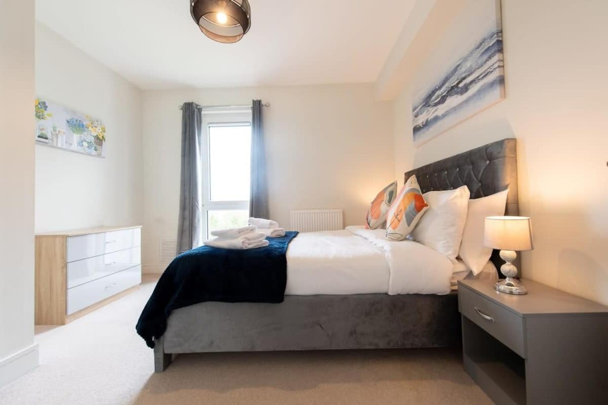 Fantastic 1 Bed Apartment In Crawley מראה חיצוני תמונה