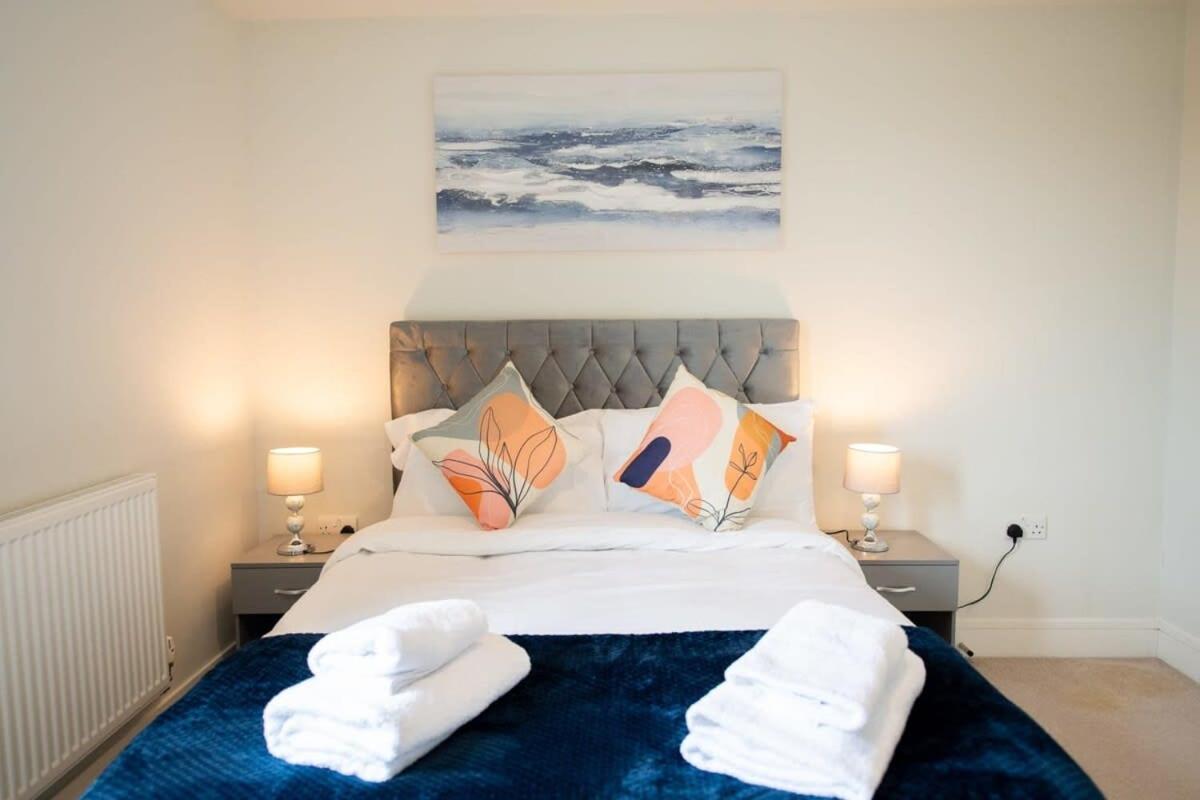 Fantastic 1 Bed Apartment In Crawley מראה חיצוני תמונה