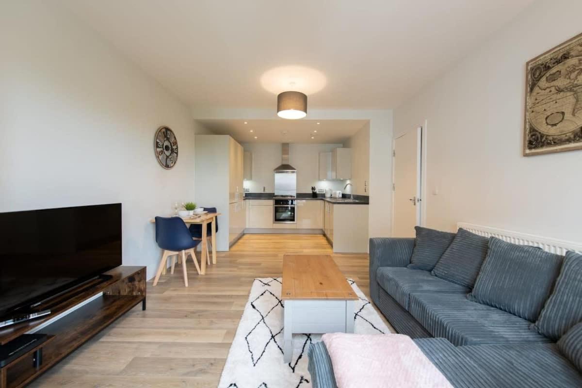 Fantastic 1 Bed Apartment In Crawley מראה חיצוני תמונה