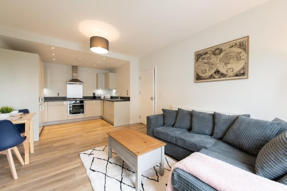 Fantastic 1 Bed Apartment In Crawley מראה חיצוני תמונה